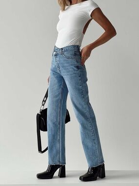 Princess Polly Asymmetric Distressed Straight Leg Jeans | Light Wash | NWT